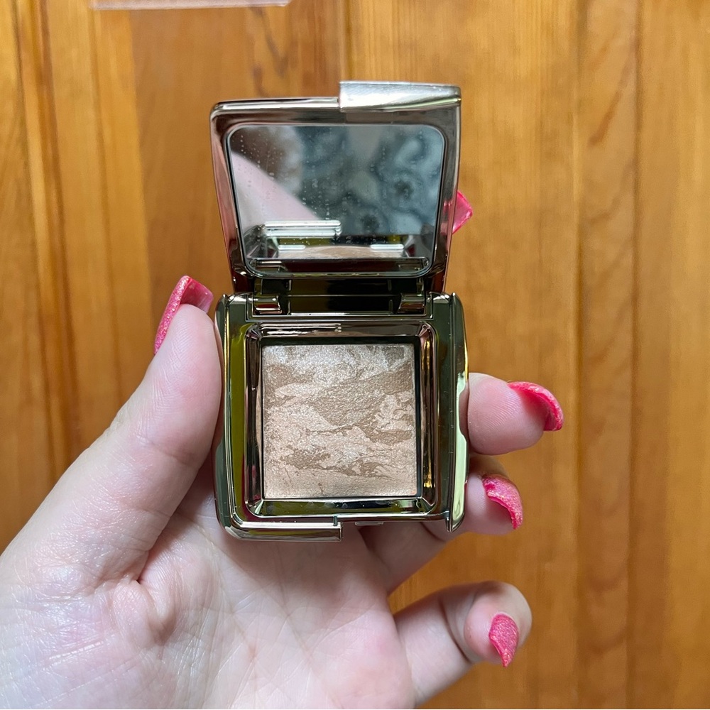Hourglass Ambient Lighting Bronzer Luminous Bronze Light